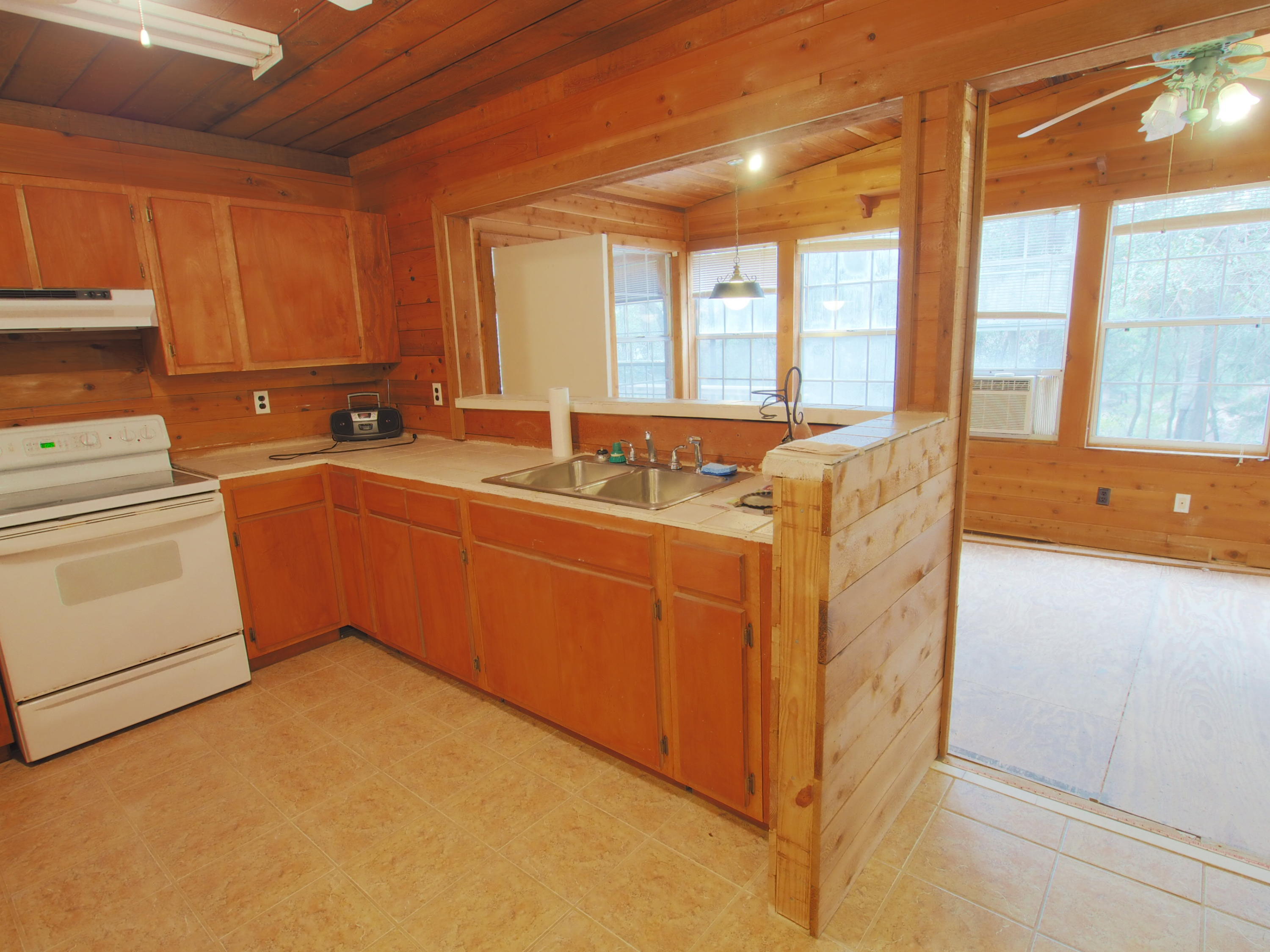 240 Roberts Road East DeFuniak Springs, FL 32433 - Photo 3 of 26 a utility room with dryer and washer