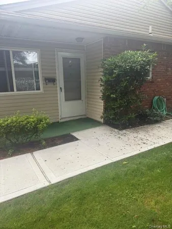 $1,950 | 1-72 Parkcenter Drive, Deer Park, NY 11729