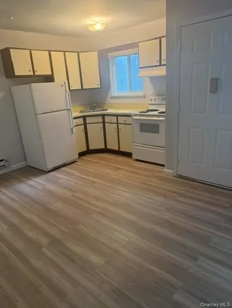 $1,950 | 1-72 Parkcenter Drive, Deer Park, NY 11729