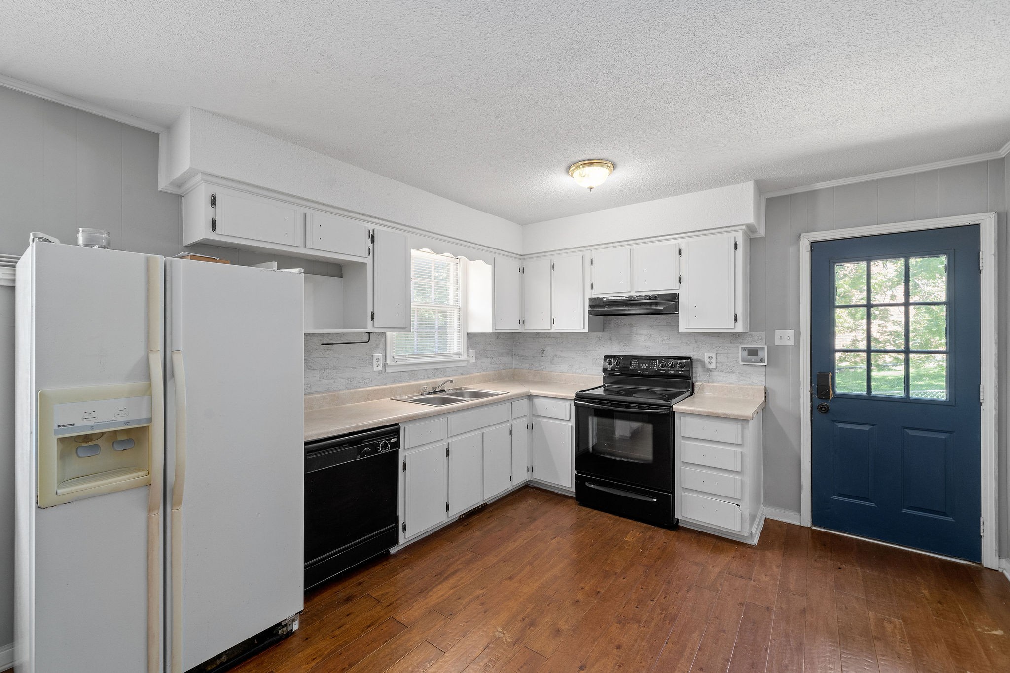1024 Gratton Road Clarksville, TN 37043 - Photo 10 of 28 a kitchen with granite countertop white cabinets and stainless steel appliances