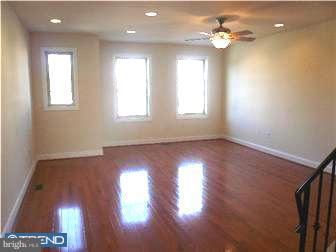 493 G Harmon Road Philadelphia, PA 19128 - Photo 12 of 12 Living Room