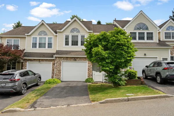 $450,000 | 27 Spruce Ridge Drive, Fishkill, NY 12524
