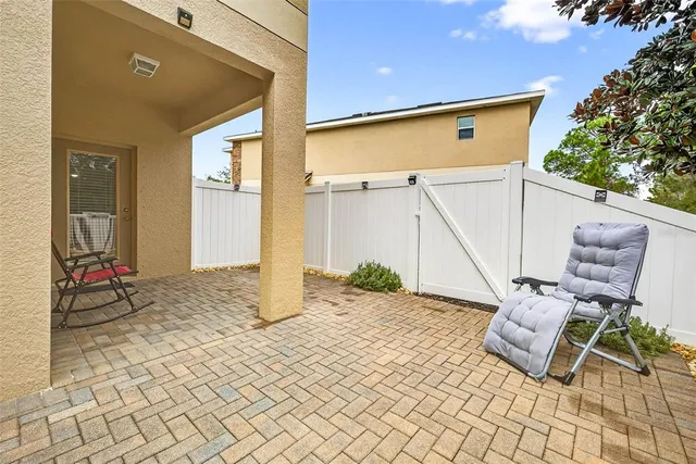 a view of yard with green space
