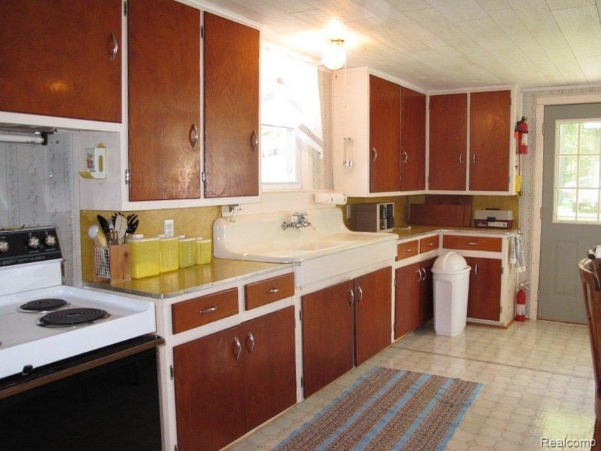 9732 Winston Road Pinckney, MI 48169 - Photo 15 of 23 Kitchen 4