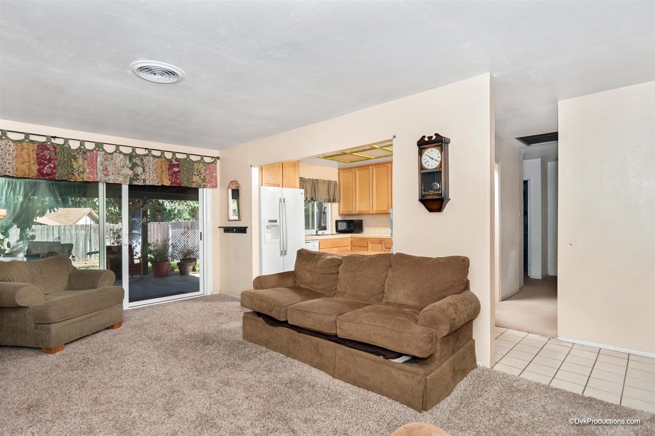 9415 Pike Road Santee, CA 92071 - Photo 4 of 15