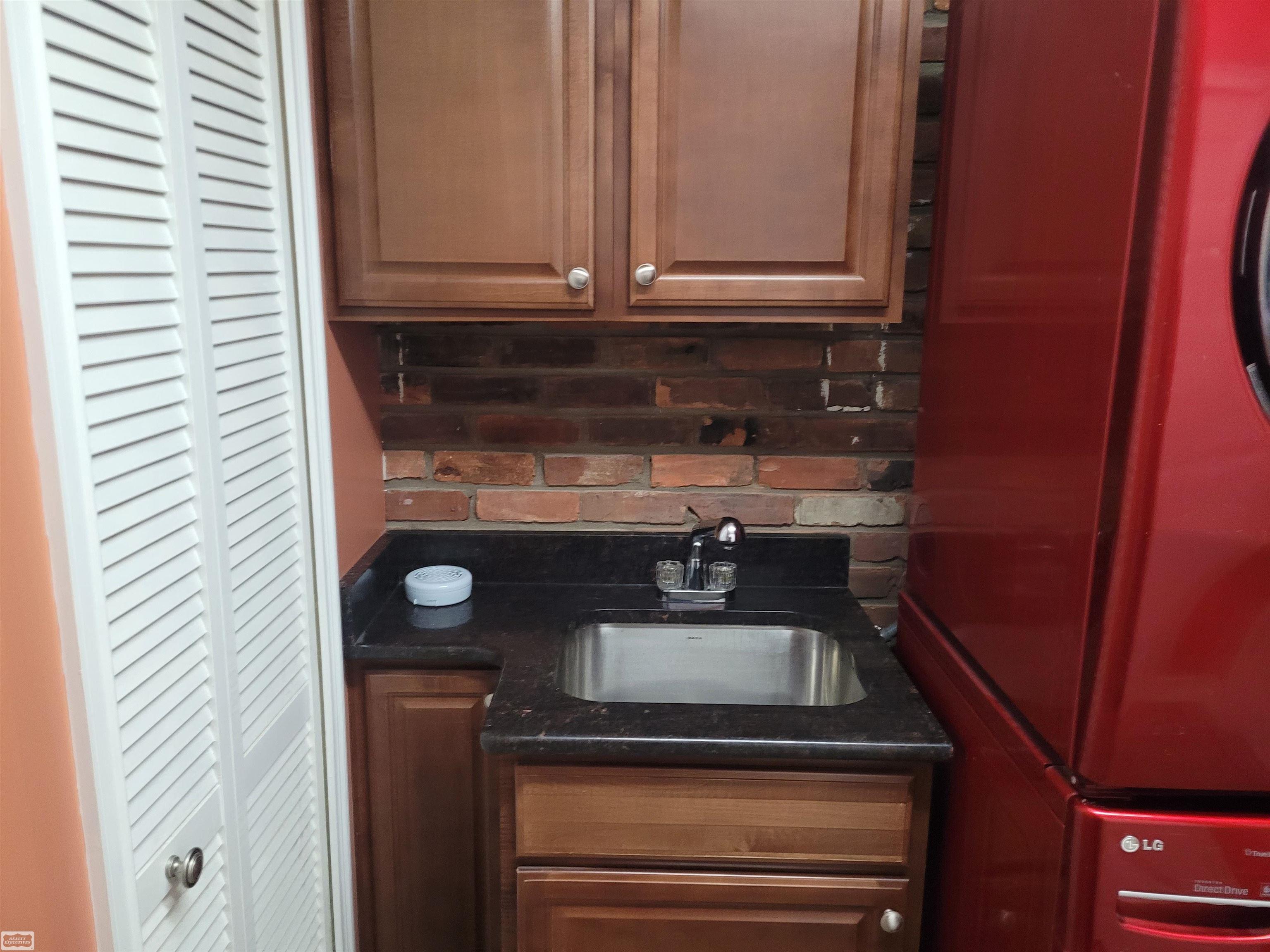 17431 East 14 Mile Road Fraser, MI 48026 - Photo 7 of 16 50134208-21622b72-cc29-487c-b116-215ba92a7e63.JPG