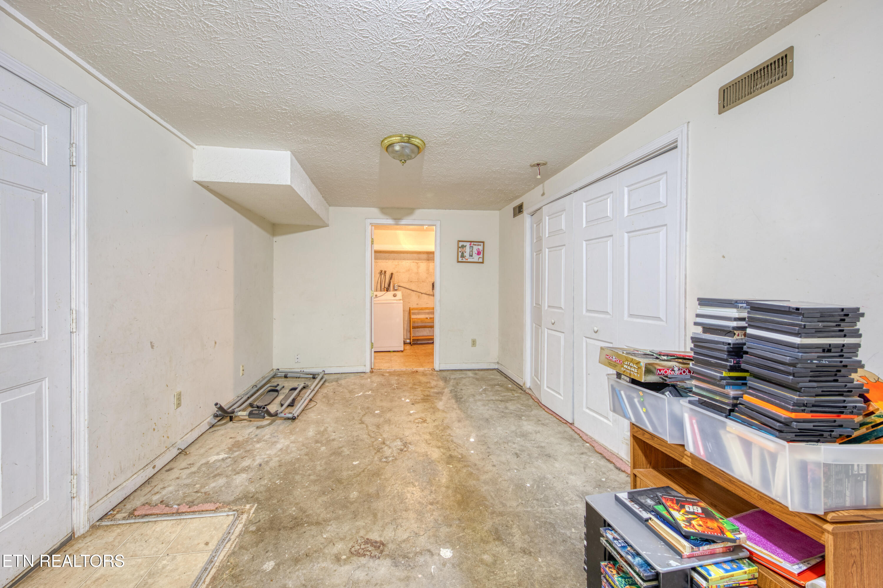 2225 Madison Road Northwest Knoxville, TN 37912 - Photo 11 of 15 0H3A2382_16