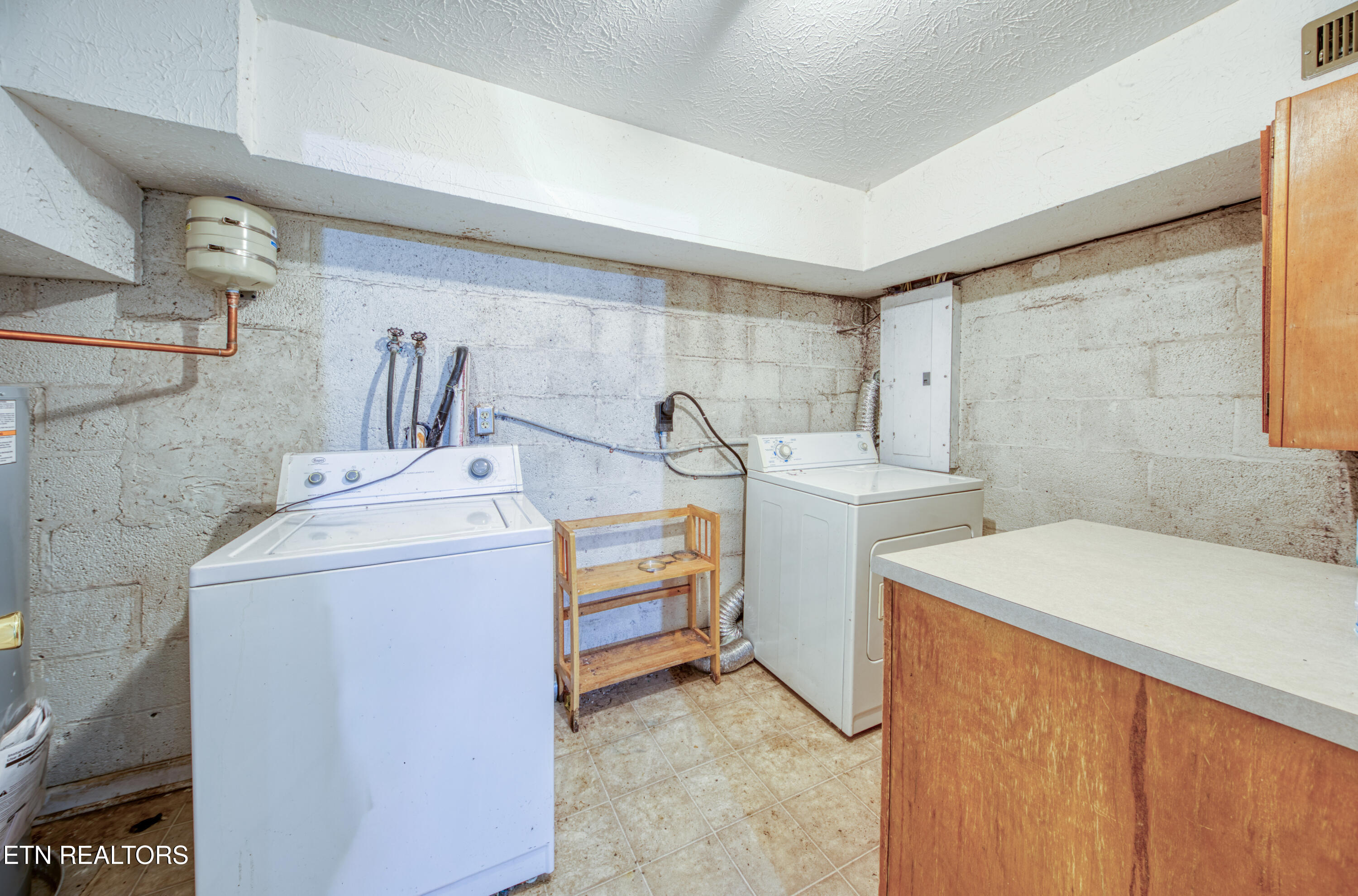 2225 Madison Road Northwest Knoxville, TN 37912 - Photo 12 of 15 0H3A2385_17