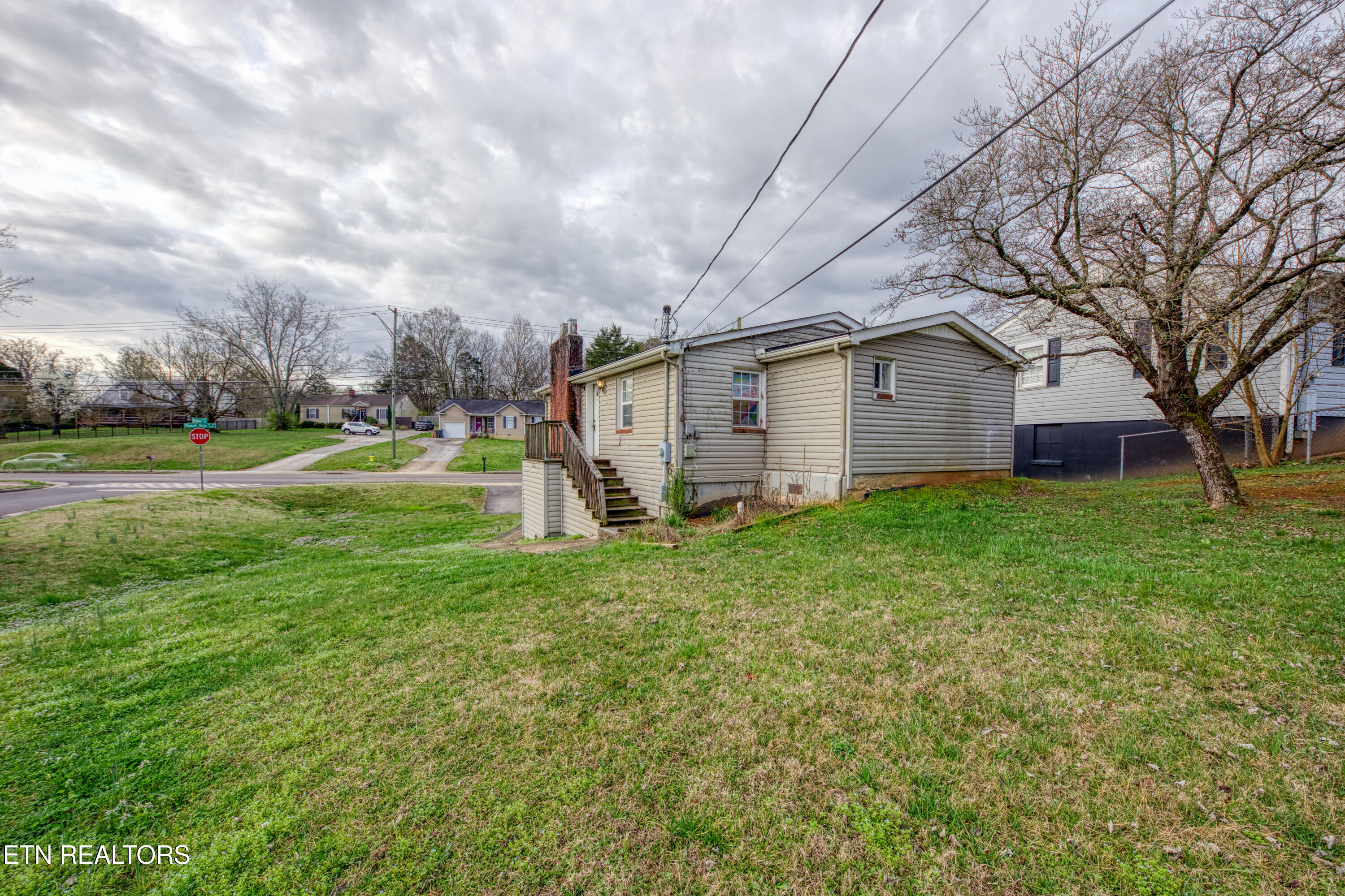 2225 Madison Road Northwest Knoxville, TN 37912 - Photo 15 of 15 0H3A2343_6