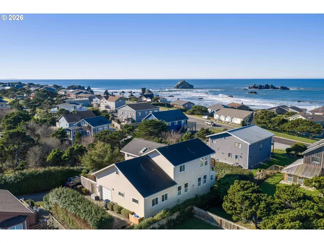 $669,000 | 1240 Newport Avenue Southwest, Bandon, OR 97411