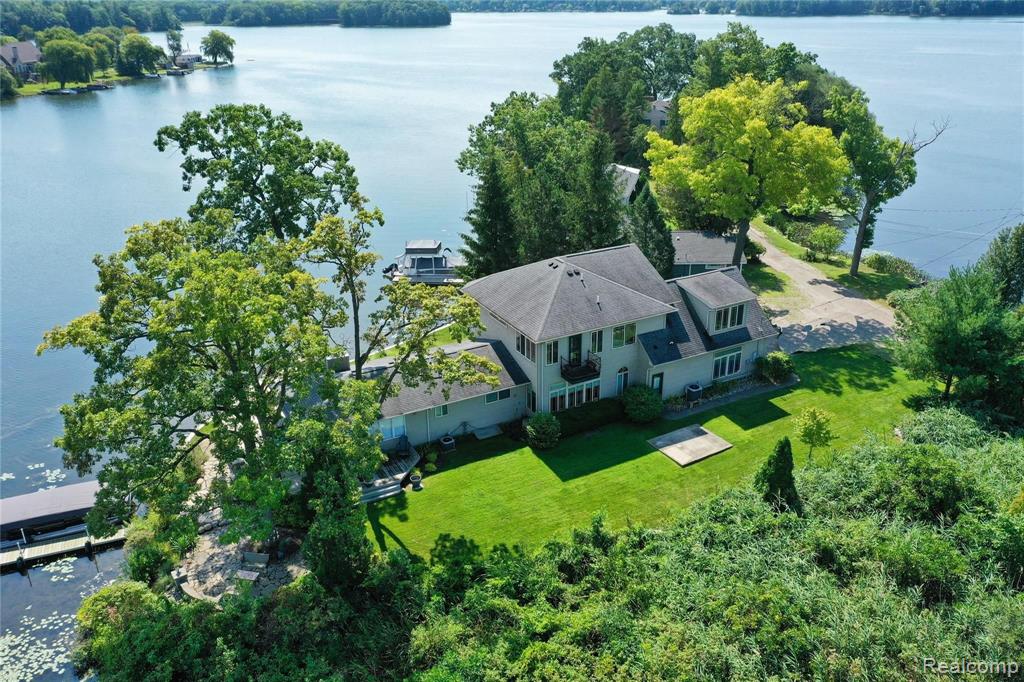 552 Deerpointe Leonard, MI 48367 - Photo 51 of 54 Gallery Image 51