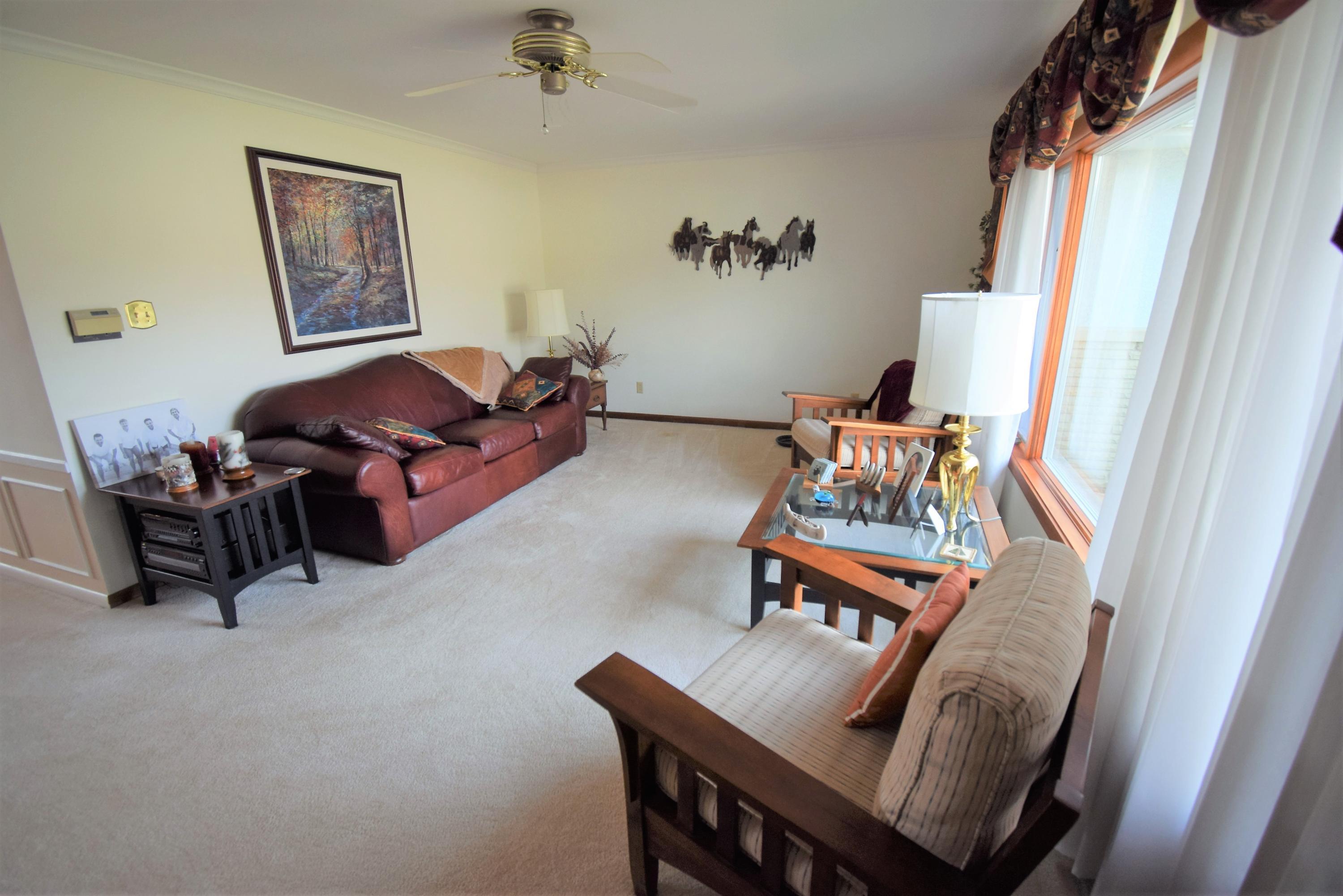 2087 McCoy Road Columbus, OH 43220 - Photo 3 of 34 Gallery Image 3