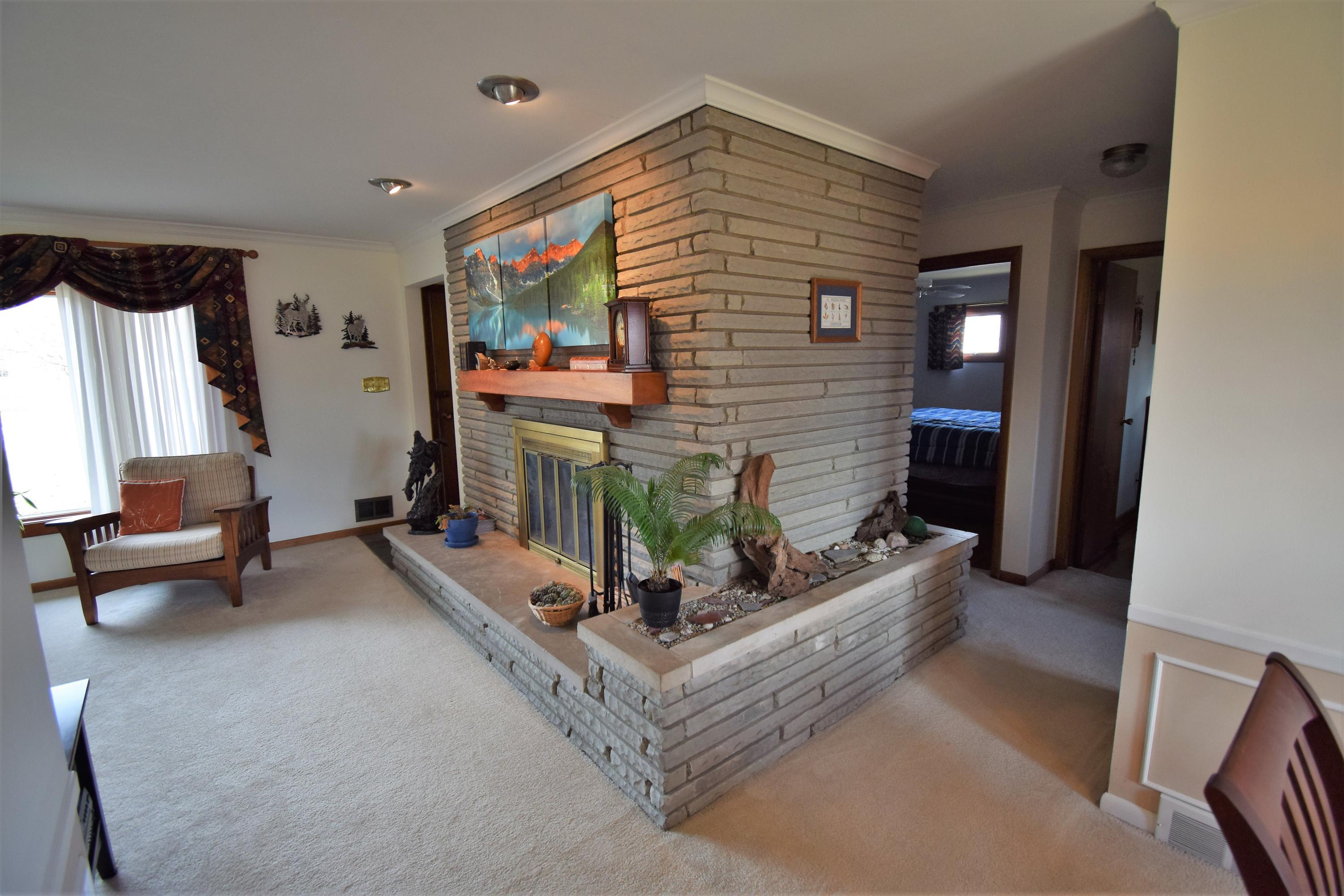 2087 McCoy Road Columbus, OH 43220 - Photo 7 of 34 Gallery Image 7