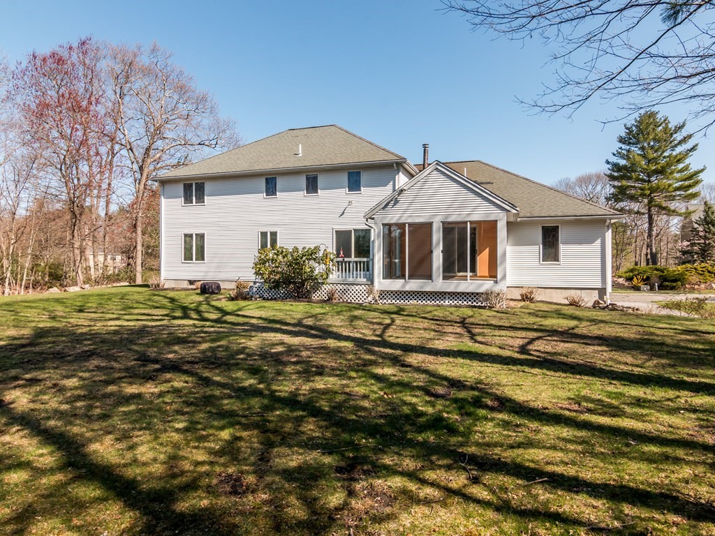 7 Old Town Road Beverly, MA 01915 - Photo 4 of 35 a front view of a house with garden