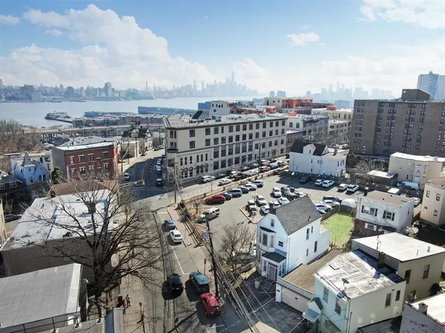 a picture of city view