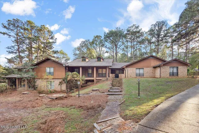 $475,000 | 1020 Lexington Lane, McComb, MS 39648