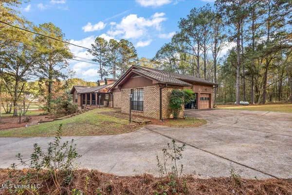 $475,000 | 1020 Lexington Lane, McComb, MS 39648