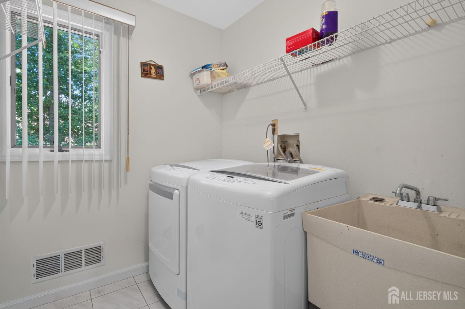 14 Gallo Way Edison, NJ 08820 - Photo 9 of 38