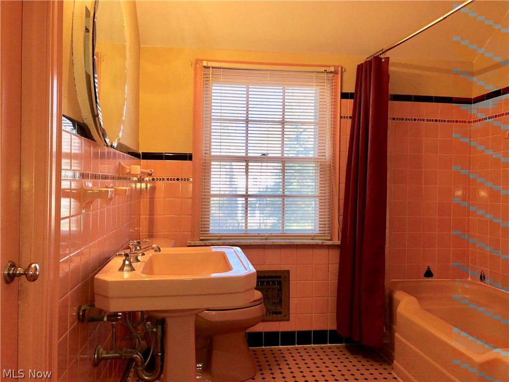 1549 Kew Road Cleveland, OH 44118 - Photo 19 of 24 Gallery Image 19