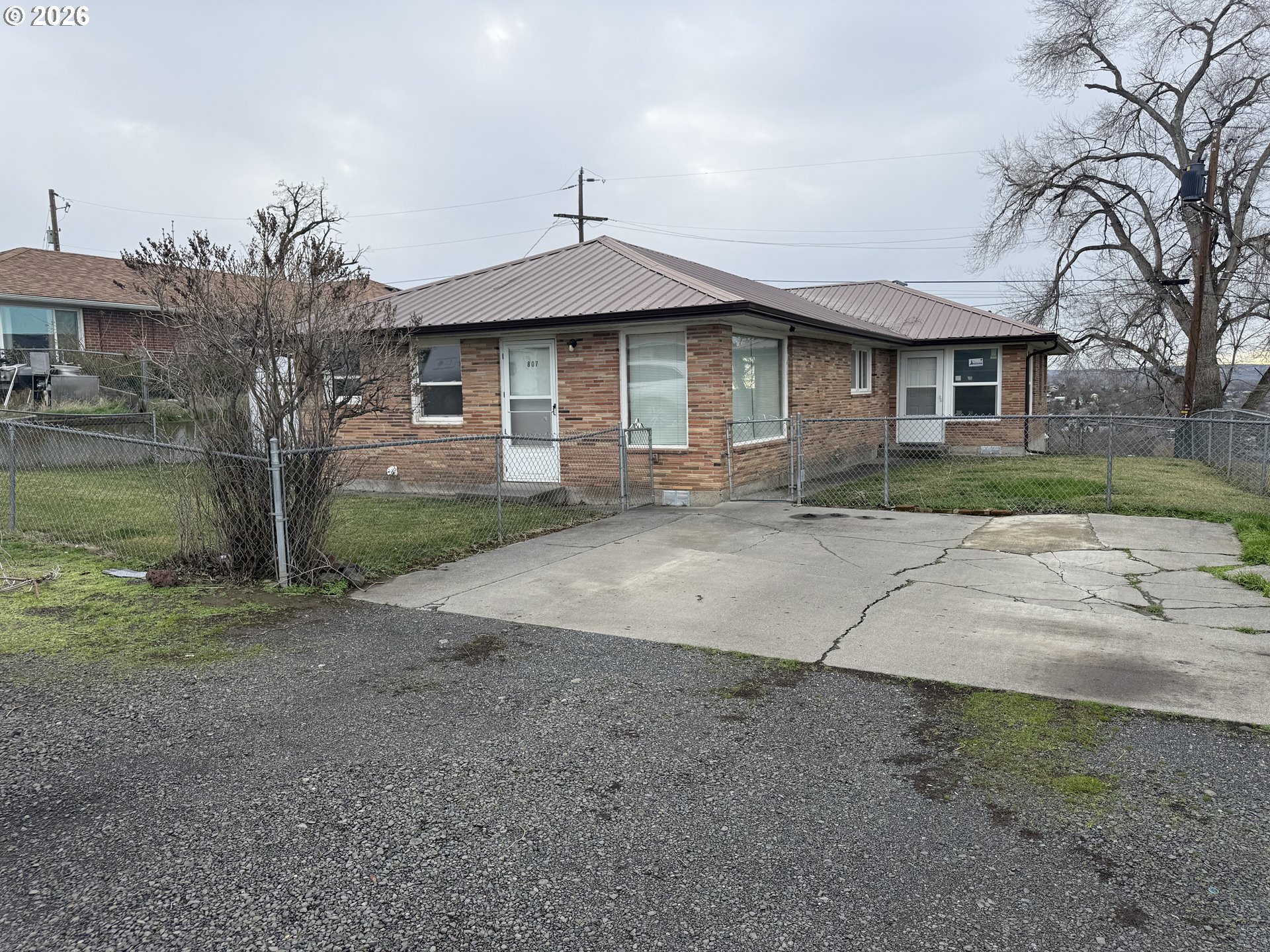 805 Southeast 6th Street Pendleton, OR 97801 - Photo 2 of 32 a front view of a house with a yard and garage