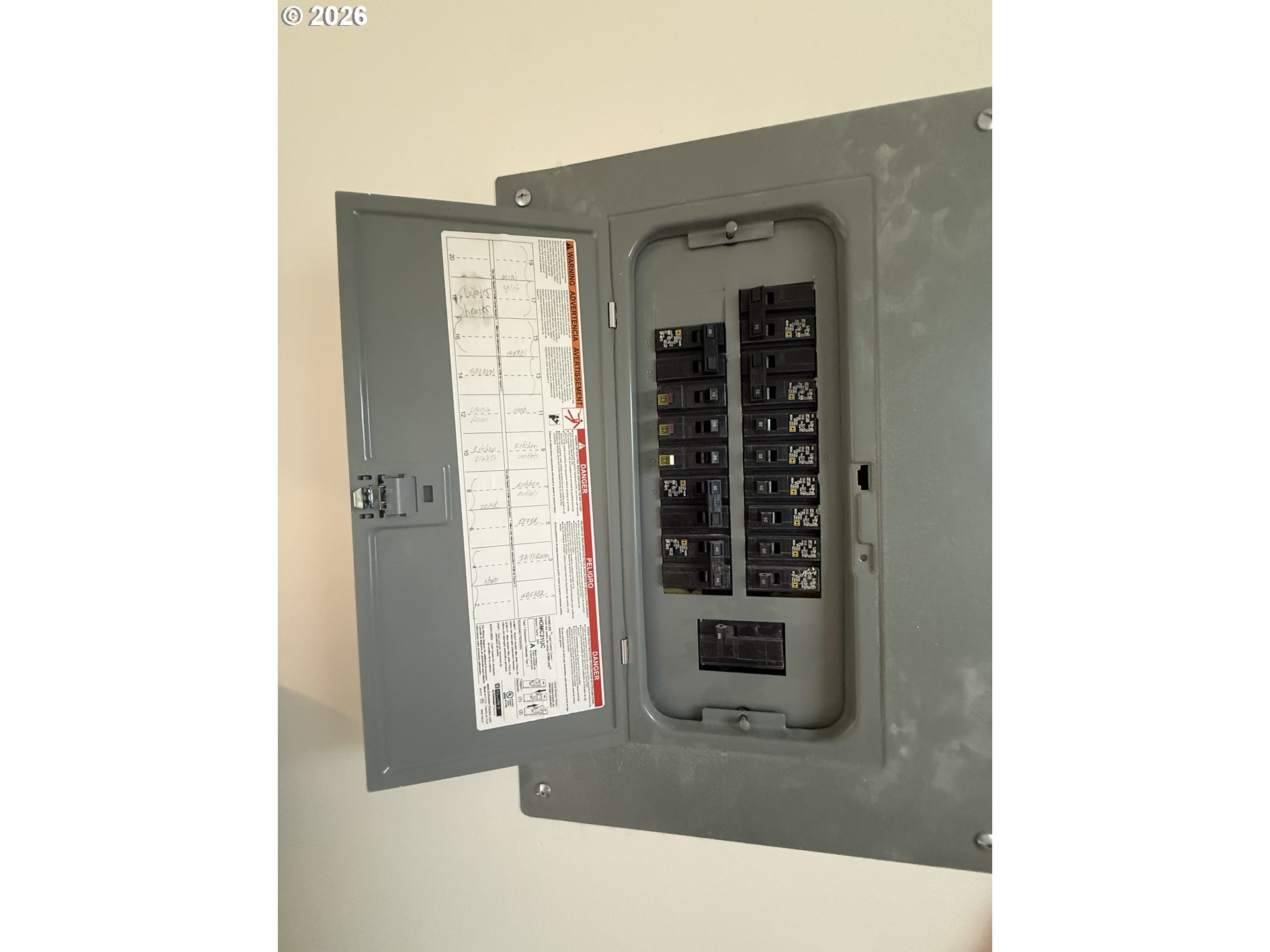 805 Southeast 6th Street Pendleton, OR 97801 - Photo 26 of 32 a living room with furniture and a window