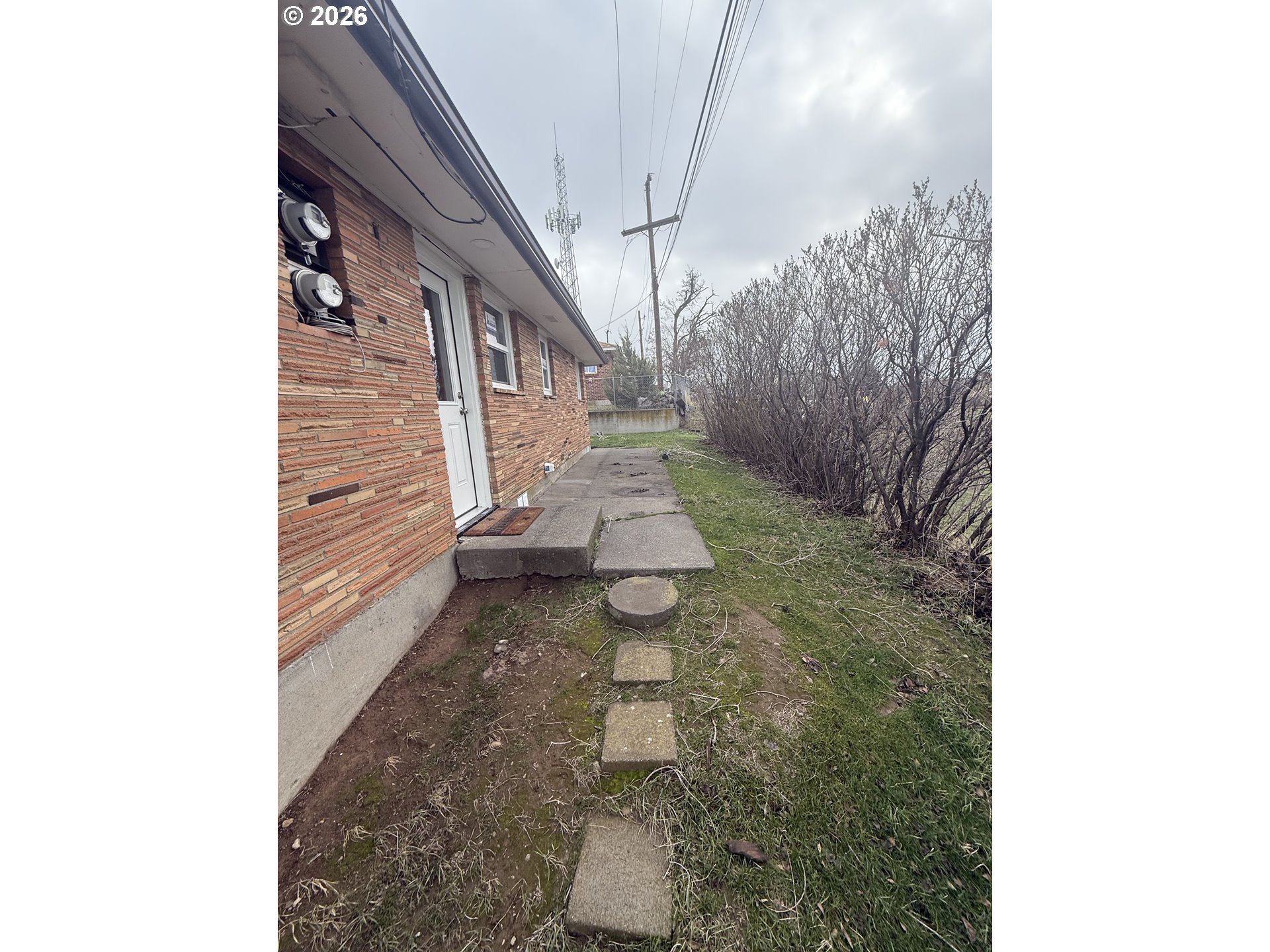 805 Southeast 6th Street Pendleton, OR 97801 - Photo 5 of 32 a view of a pathway of a building