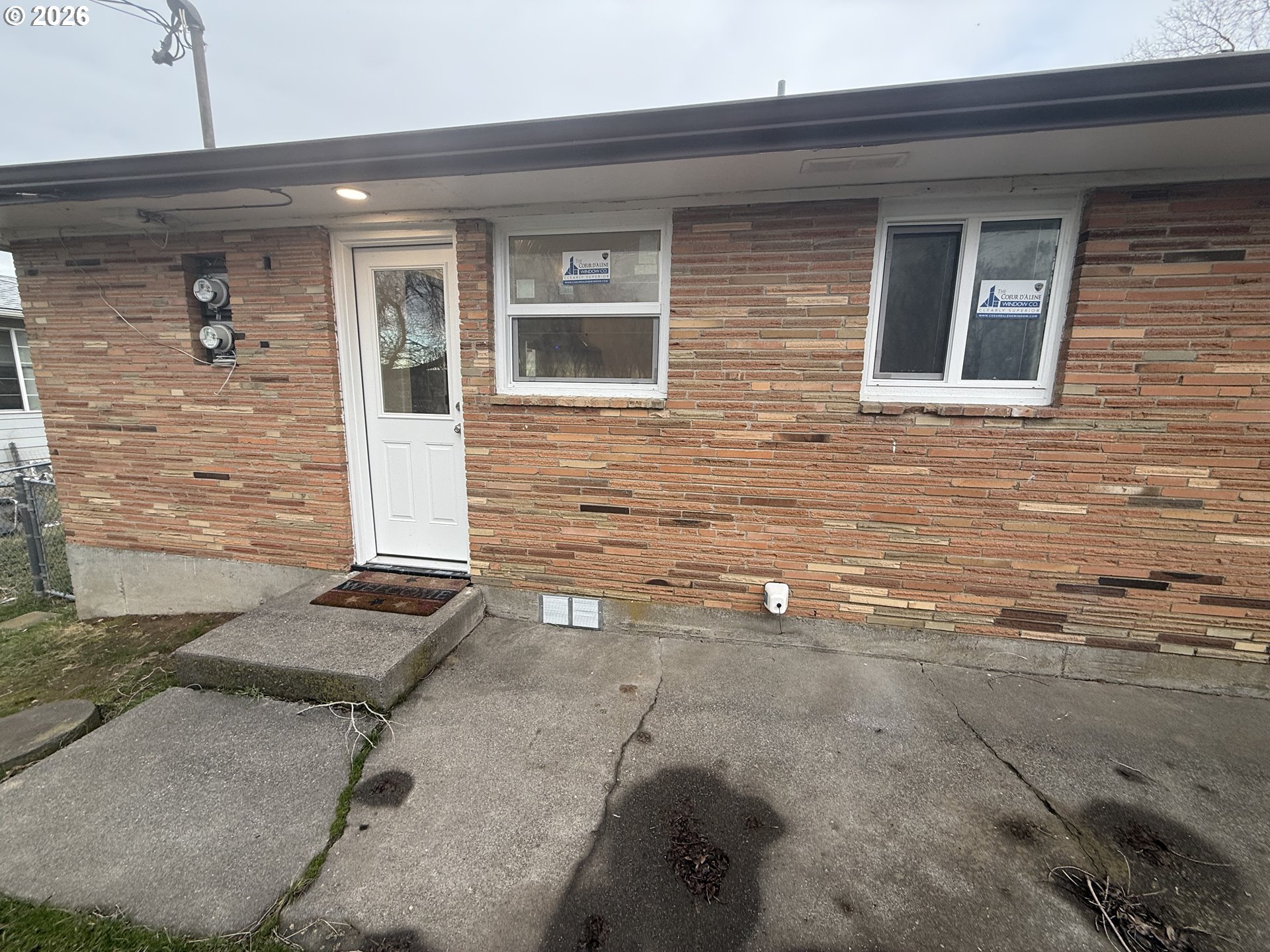 805 Southeast 6th Street Pendleton, OR 97801 - Photo 6 of 32 a front view of a house with parking space