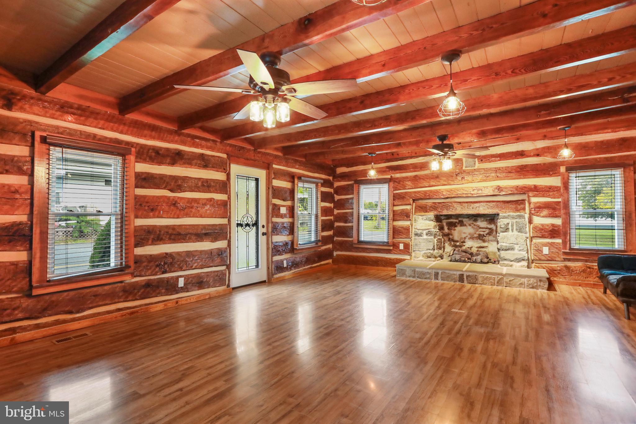 12354 Back Road Toms Brook, VA 22660 - Photo 5 of 58 Living Room