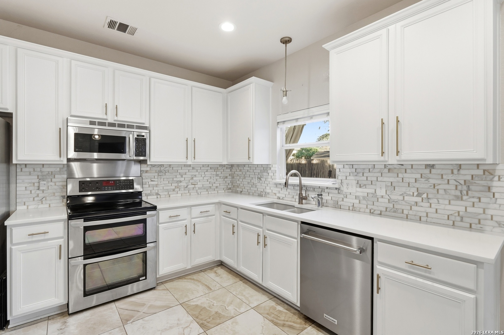 8626 Auberry Path Helotes, TX 78023 - Photo 15 of 37