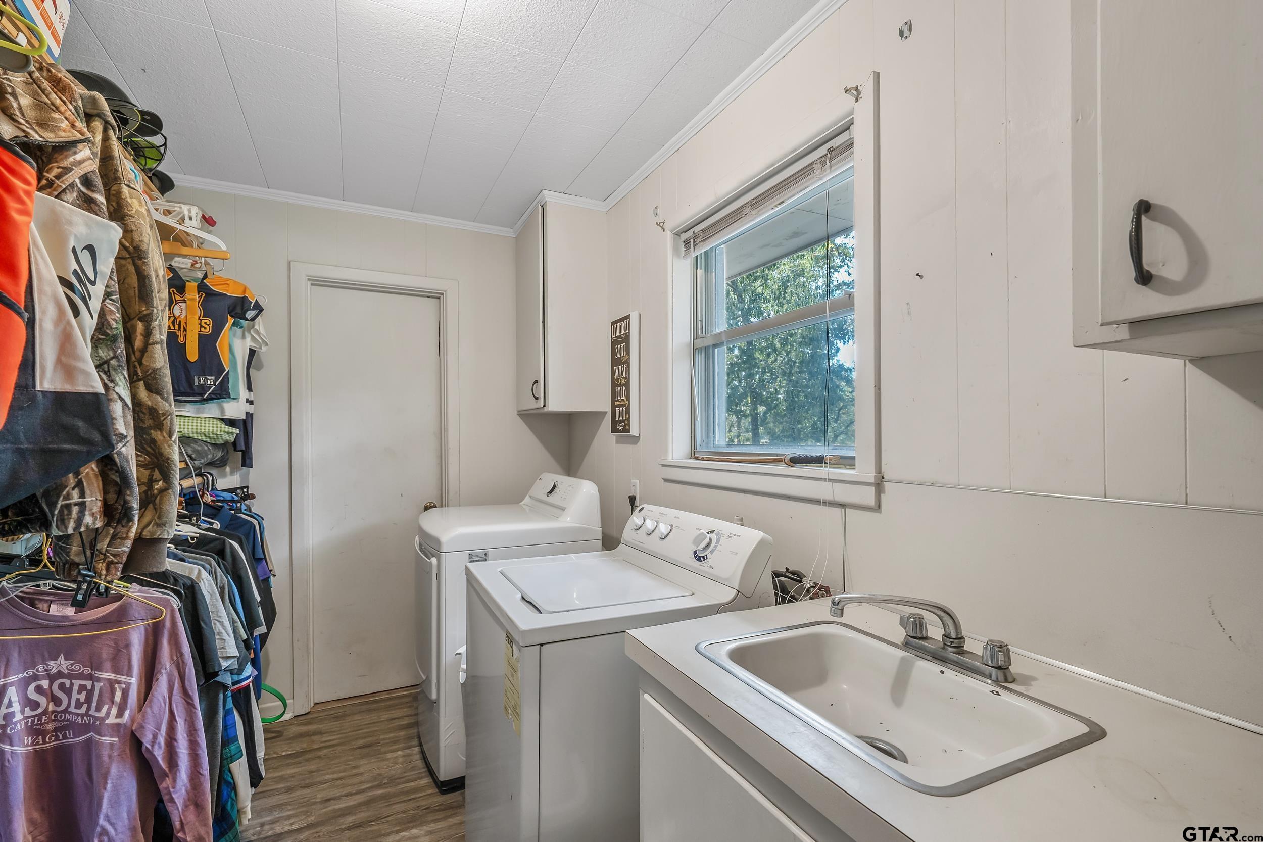 271 Nottingham Rusk, TX 75785 - Photo 20 of 23 a bathroom with a sink and a window
