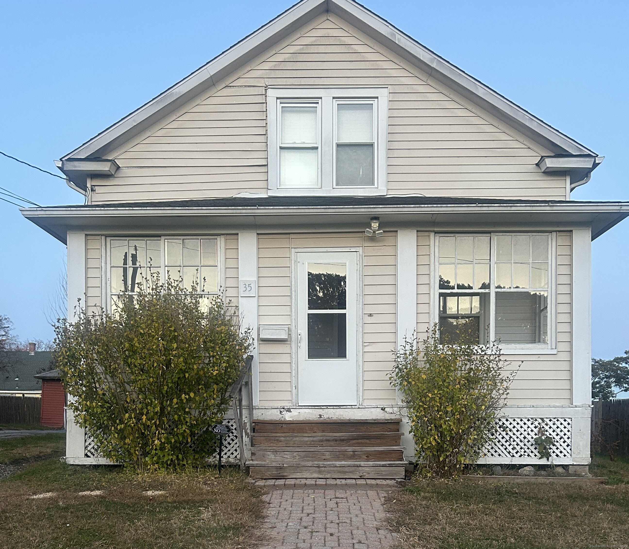 35 Hewey Street Waterbury, CT 06708 - Photo 3 of 14 Solid home with level yard
