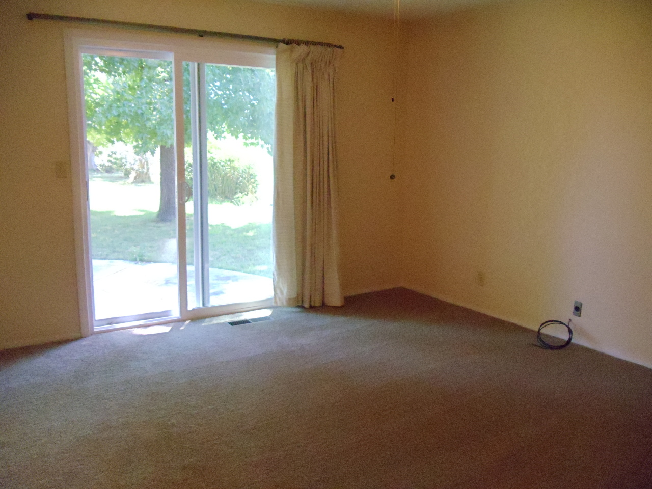 6609 Deschutes Road Anderson, CA 96007 - Photo 11 of 20 Master Bedroom