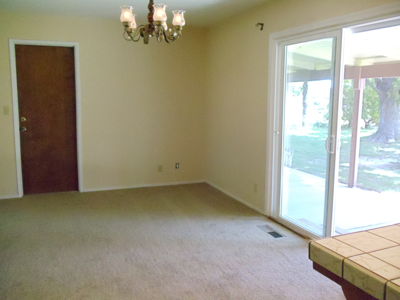 6609 Deschutes Road Anderson, CA 96007 - Photo 5 of 20 Dining Area