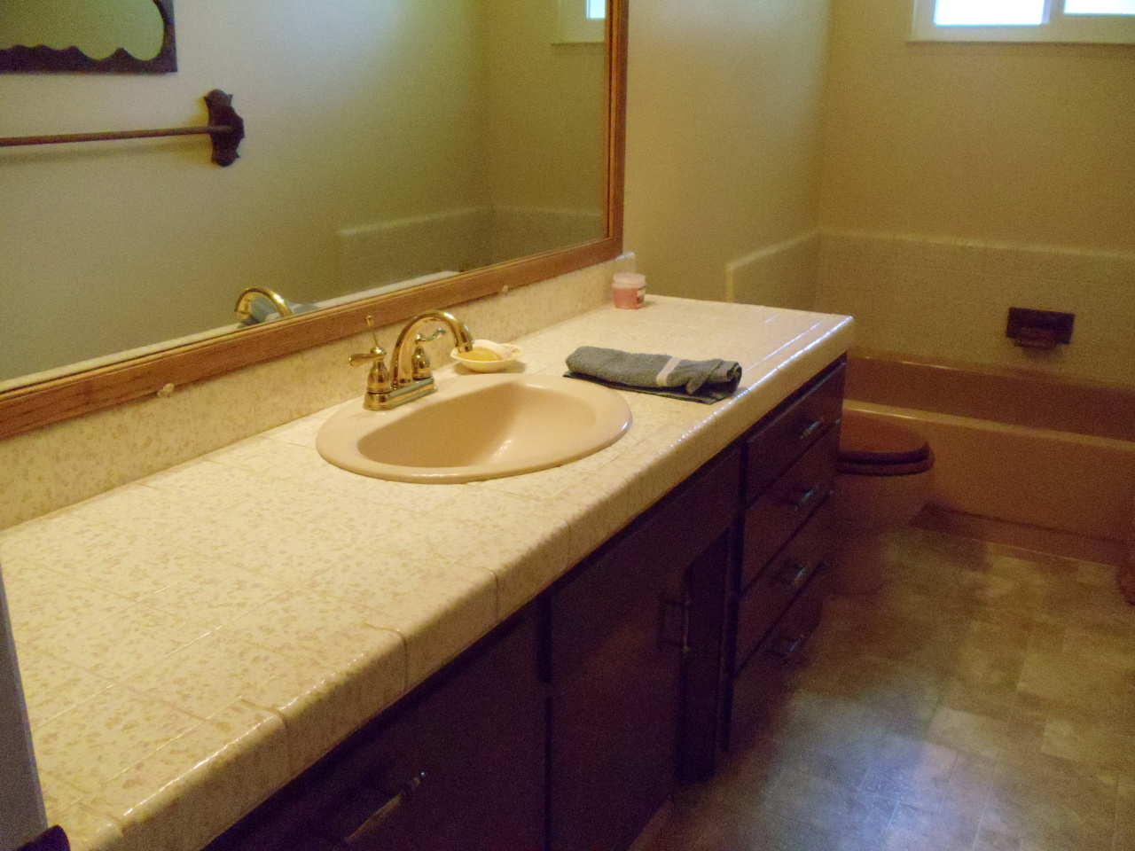 6609 Deschutes Road Anderson, CA 96007 - Photo 7 of 20 Hall Bath