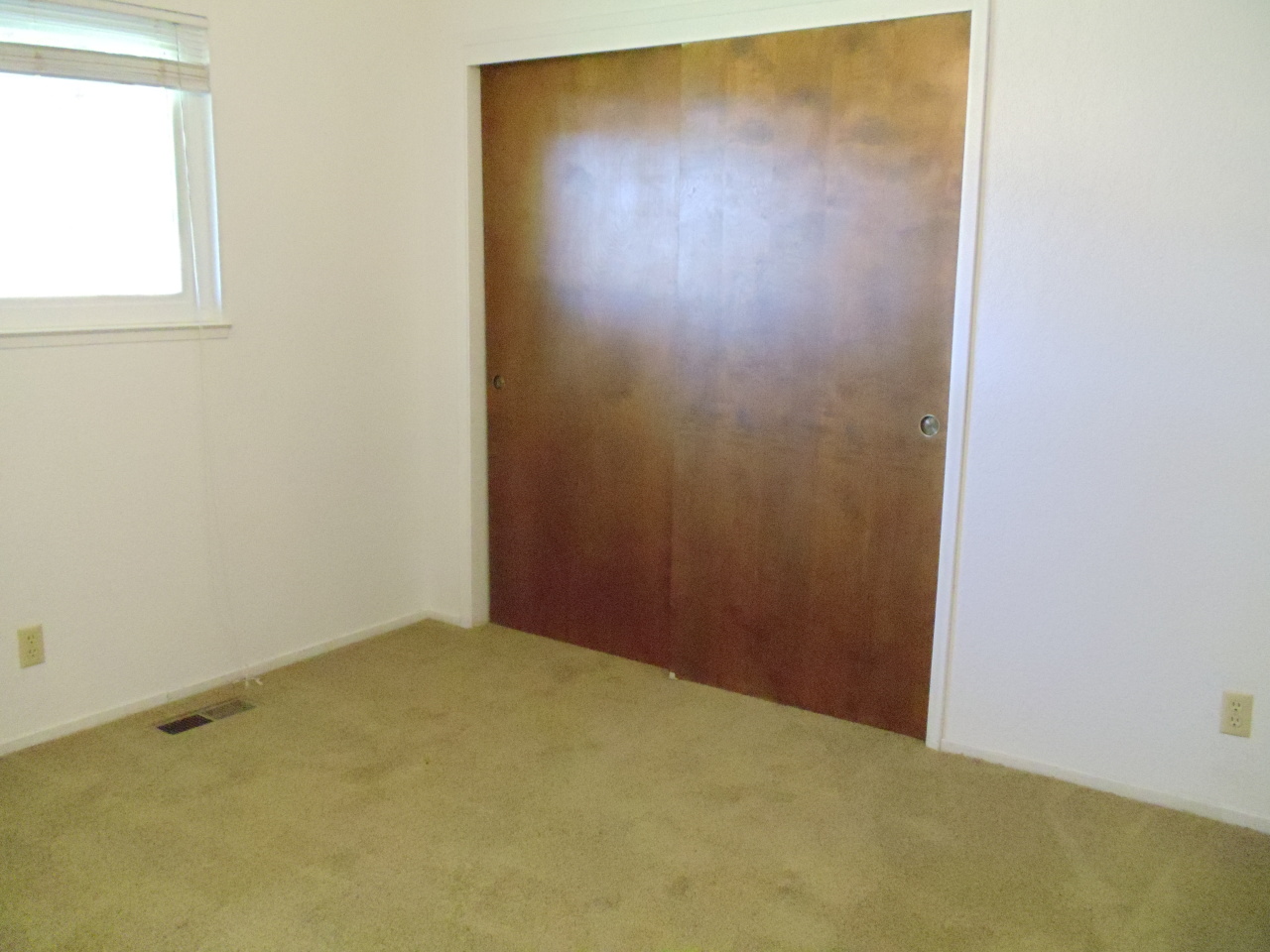 6609 Deschutes Road Anderson, CA 96007 - Photo 8 of 20 Bedroom 1