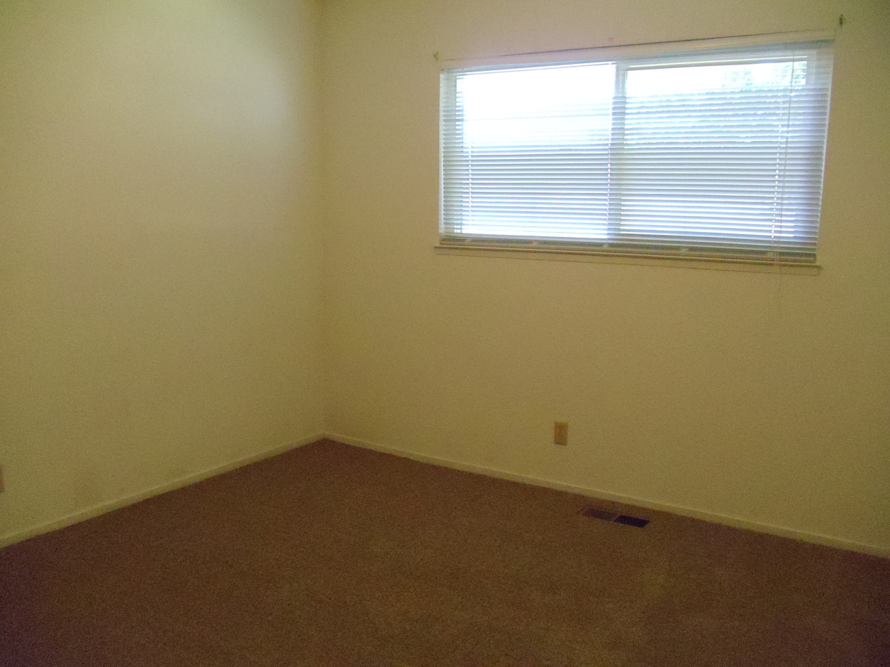6609 Deschutes Road Anderson, CA 96007 - Photo 9 of 20 Bedroom 2
