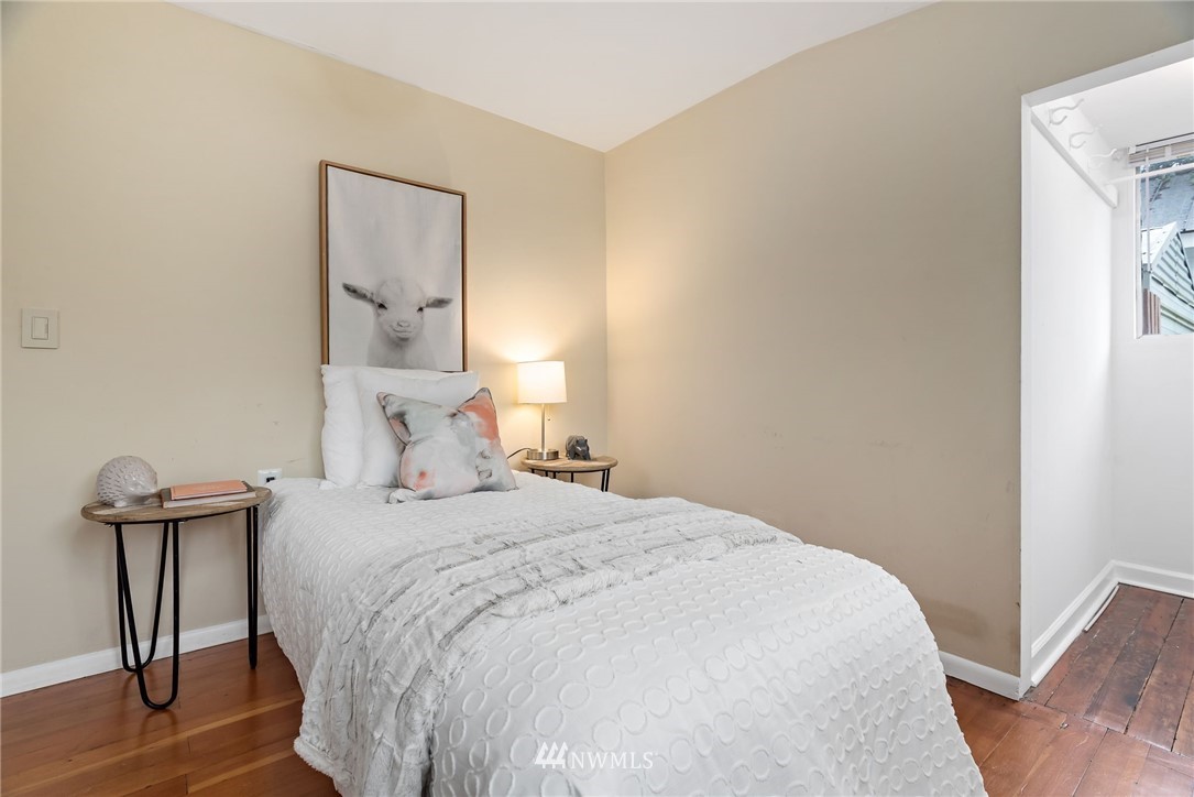528 North 74th Street Seattle, WA 98103 - Photo 29 of 34 a bedroom with a bed and a table