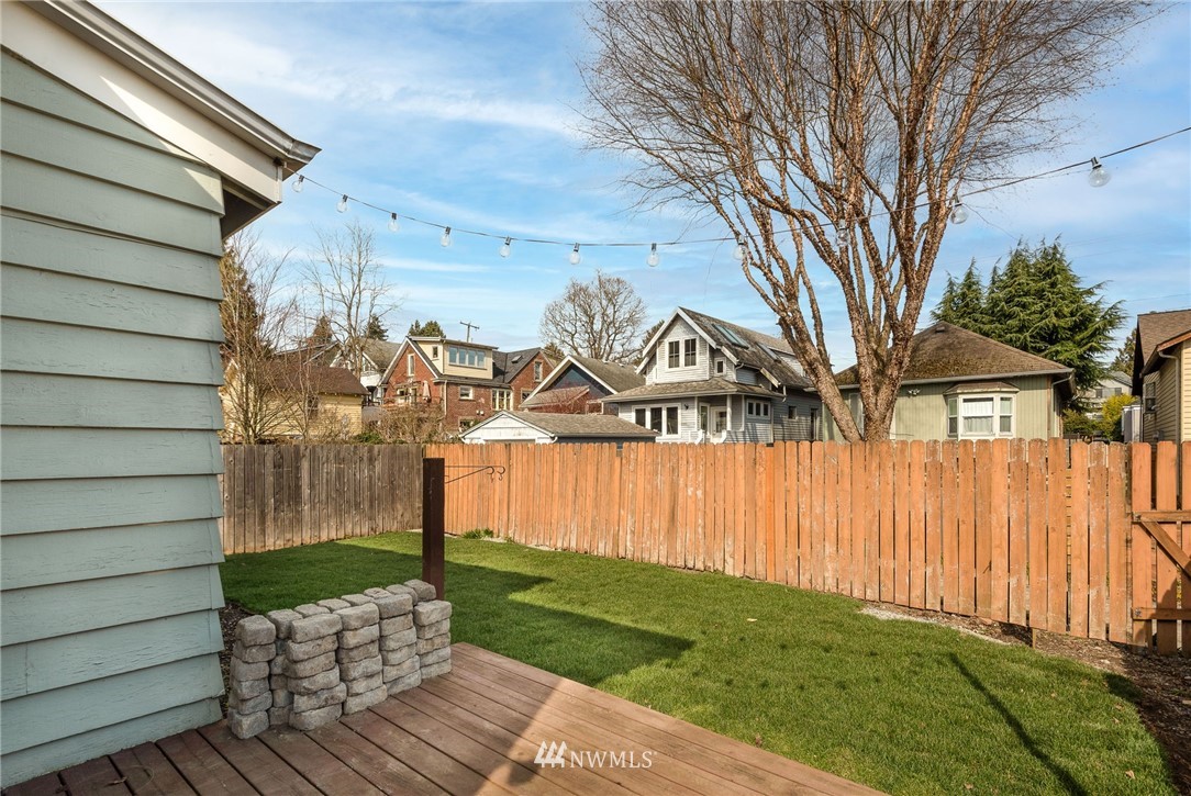 528 North 74th Street Seattle, WA 98103 - Photo 30 of 34 a front view of a house with garden