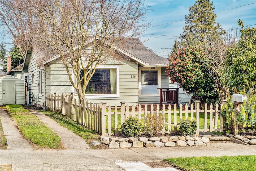 528 North 74th Street Seattle, WA 98103 - Photo 5 of 34 front view of a house