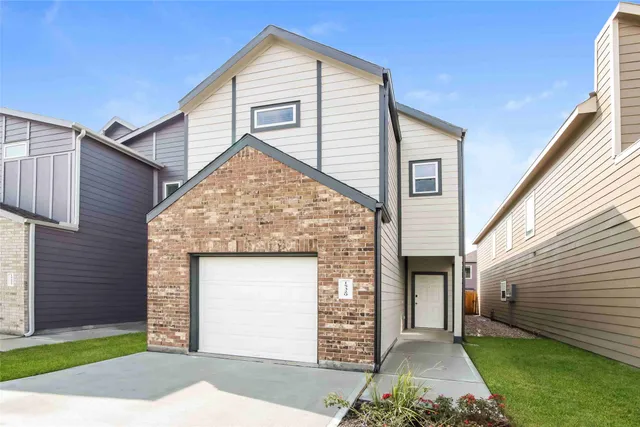 a view of backyard of house