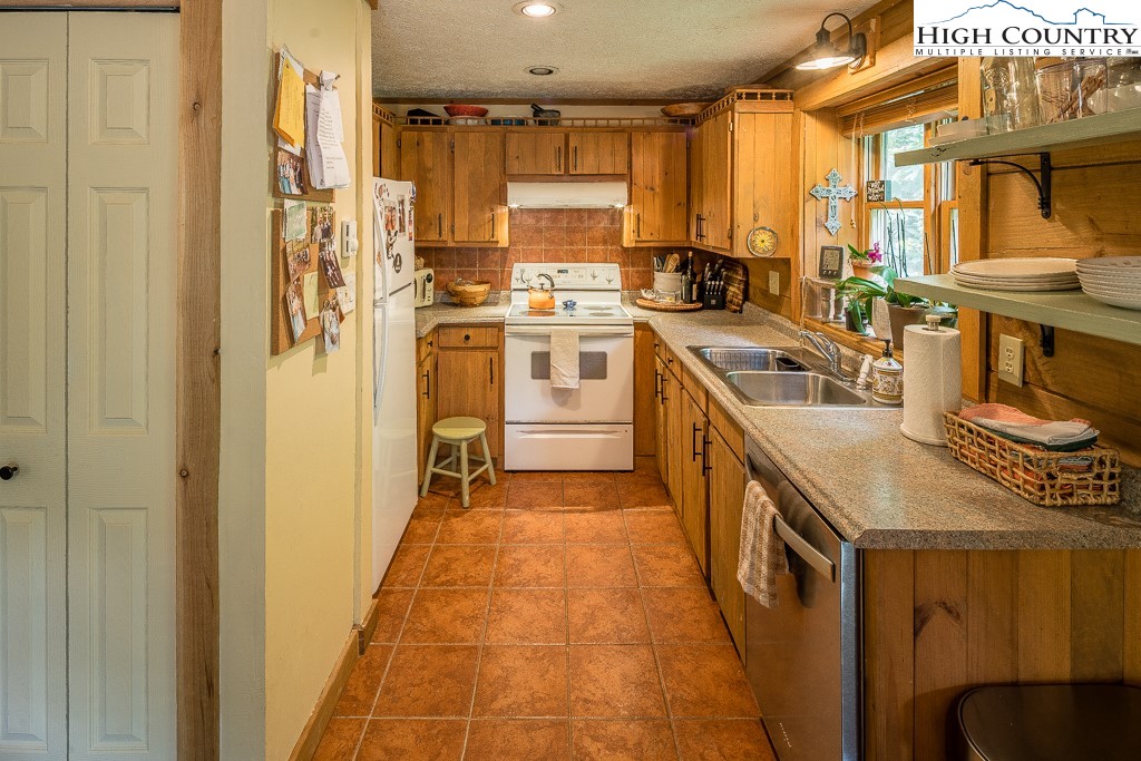 166 Mountain Ivy Lane Boone, NC 28607 - Photo 8 of 23 a kitchen with stainless steel appliances granite countertop a stove a sink and a refrigerator