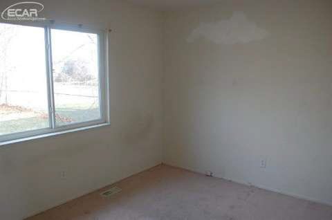 2176 Bates Road Mount Morris, MI 48458 - Photo 10 of 14 20427850-9.JPG