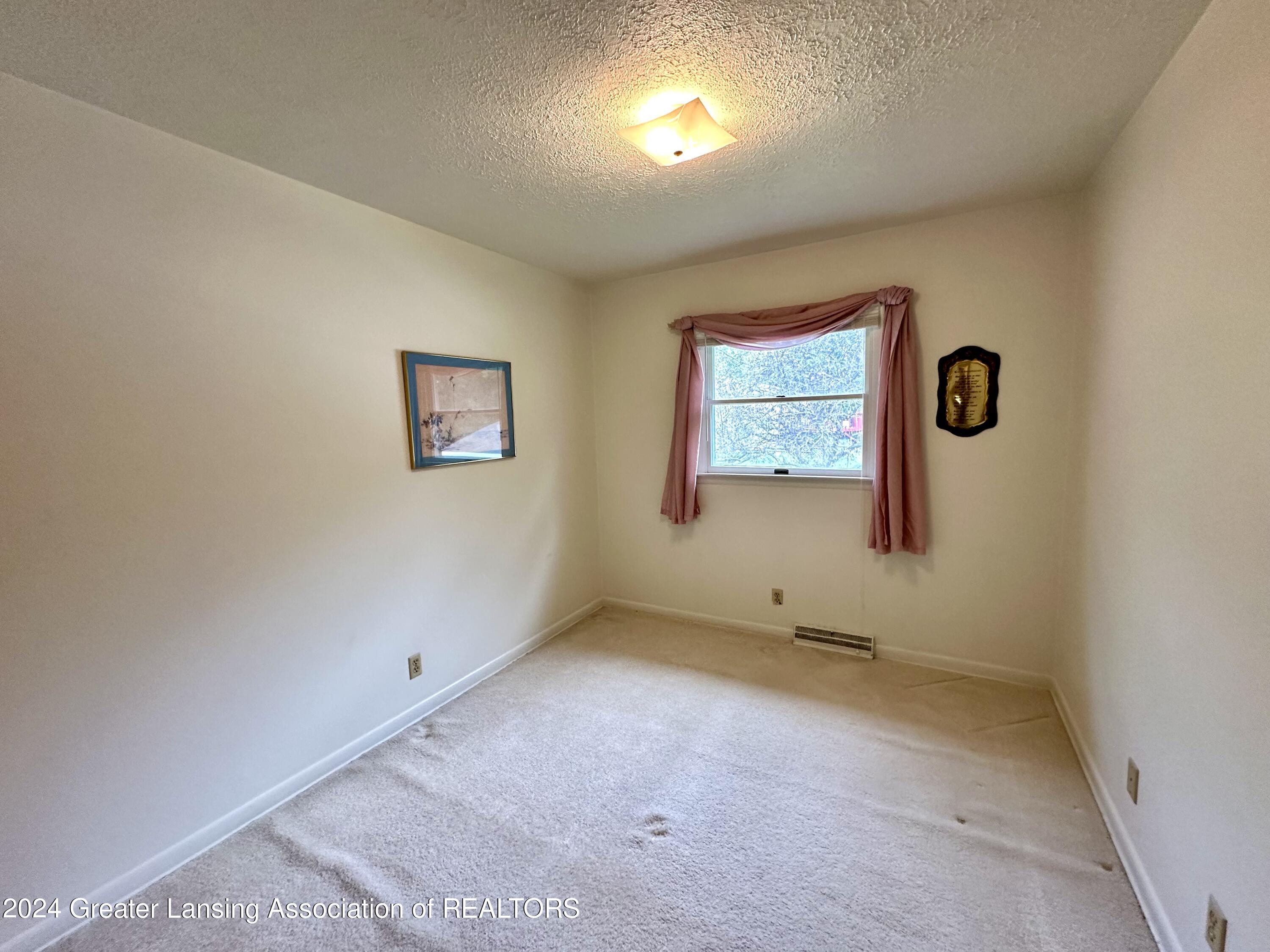 2009 Wabash Road Lansing, MI 48910 - Photo 29 of 50 IMG_7993