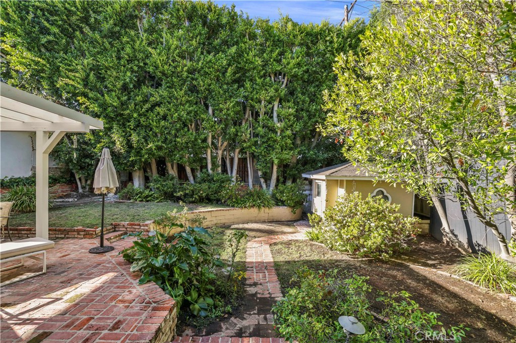 14015 Roblar Road Sherman Oaks, CA 91423 - Photo 33 of 35 a front view of a house with garden