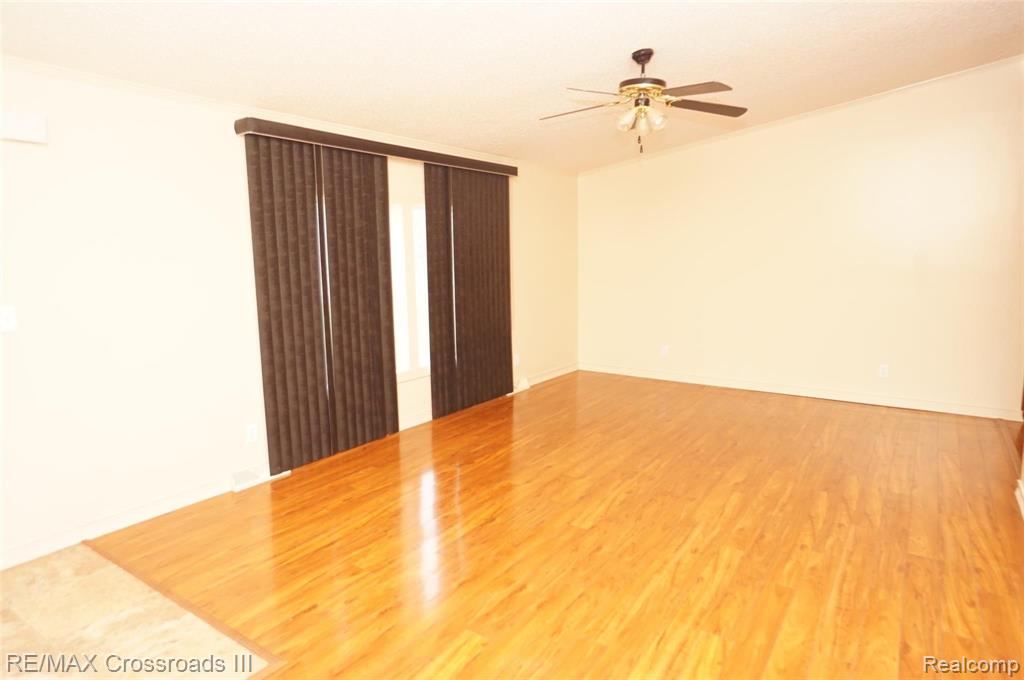28906 Karr Road Belleville, MI 48111 - Photo 10 of 24