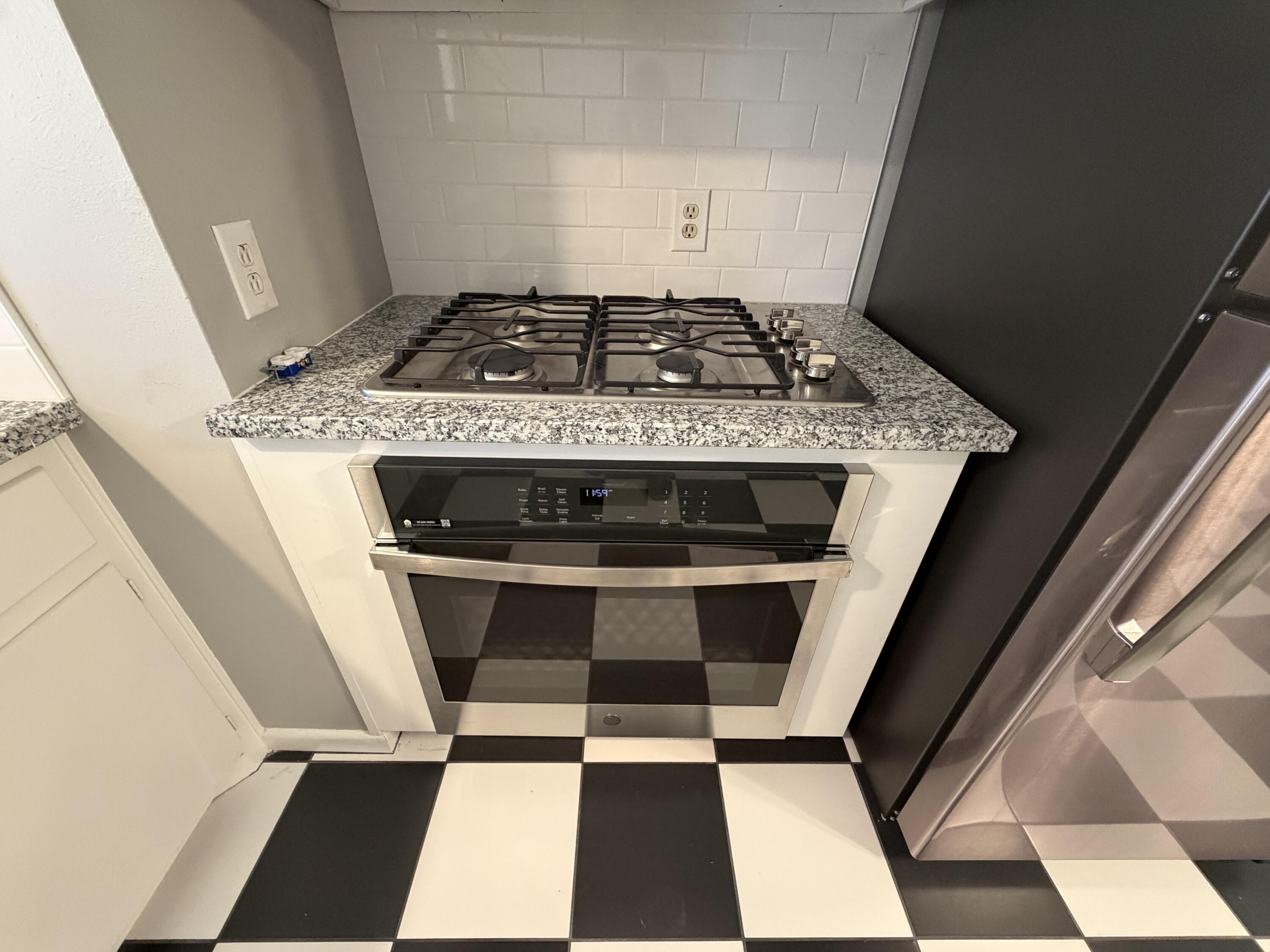 4409 38th Street Lubbock, TX 79414 - Photo 7 of 15 Kitchen Stove