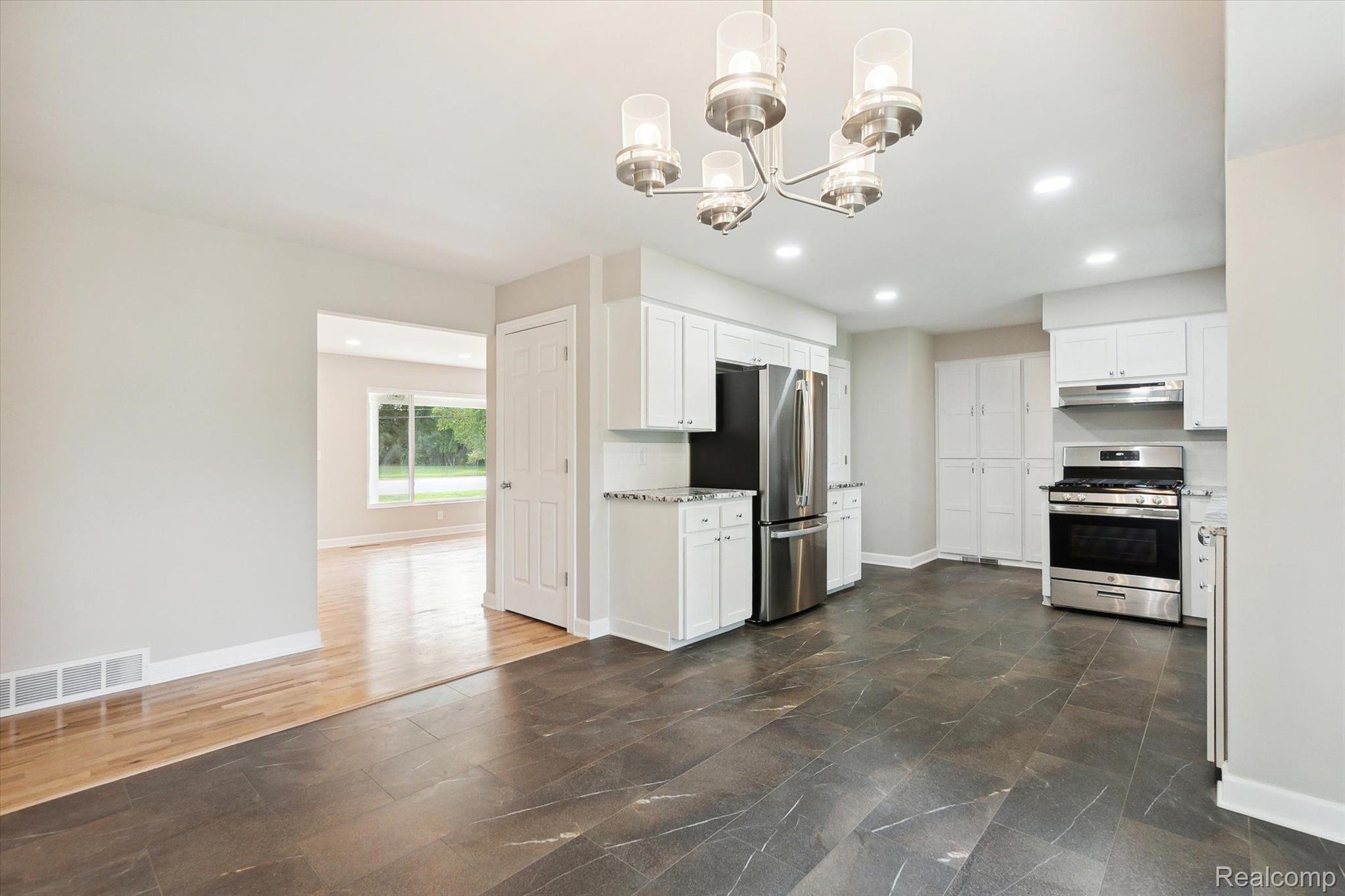 2067 North Genesee Road Burton, MI 48509 - Photo 10 of 27
