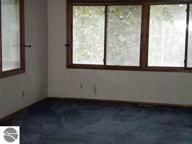 8457 South Maple City Road Maple City, MI 49664 - Photo 13 of 23 1739805-12.JPG