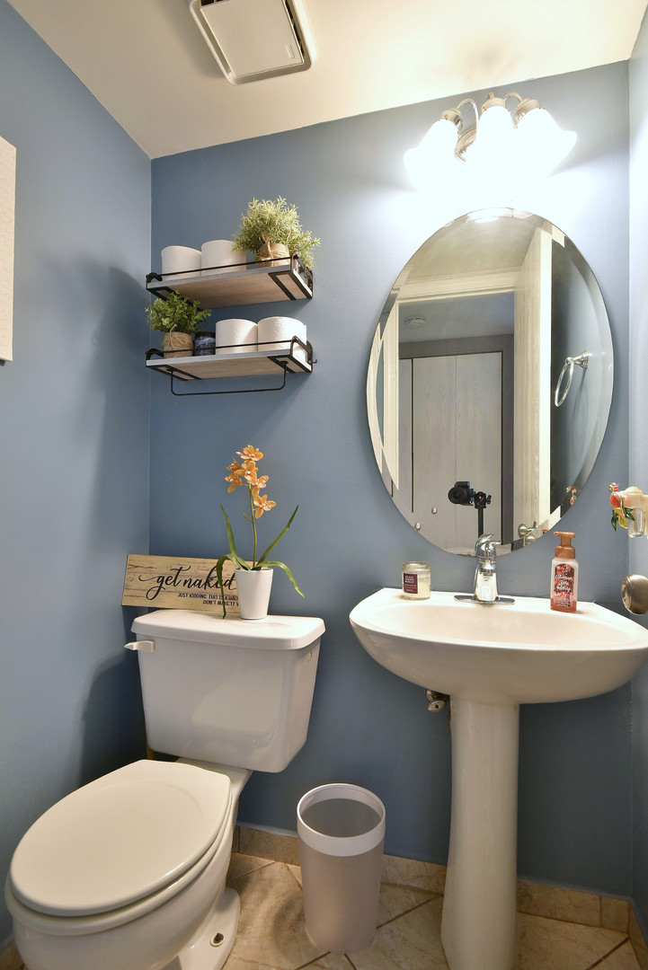 210 Shadybrook Lane Aurora, IL 60504 - Photo 11 of 26 a bathroom with a toilet sink and mirror