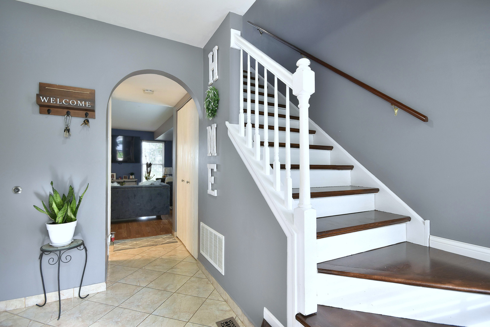 210 Shadybrook Lane Aurora, IL 60504 - Photo 16 of 26 a view of entryway and hall with wooden floor
